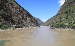 做梦梦见过桥好不好（梦见过桥下面全是水）